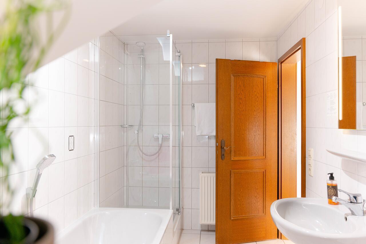 Kleines Wiesental Ferien-Apartment Im Genusshotel Hirschen מראה חיצוני תמונה